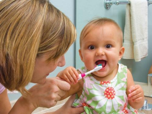 كيفية تعليم الاطفال تنظيف الاسنان
