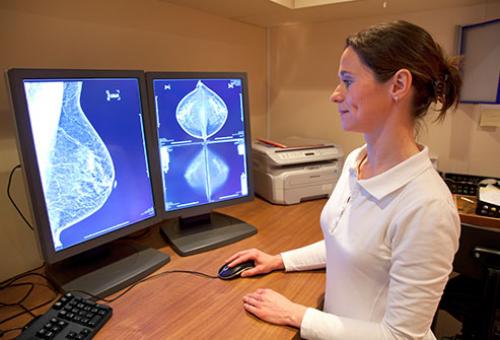 معلومات طبية يجب ان تعرفها كل سيدة عن سرطان الثدي