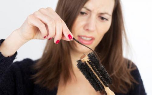كيفية علاج تساقط الشعر طبيعيا ؟