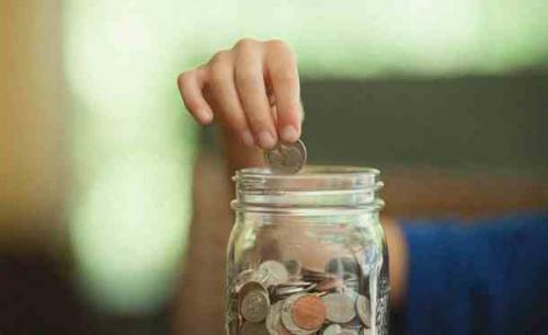 خمس طرق لتعليم الاطفال أدخار النقود