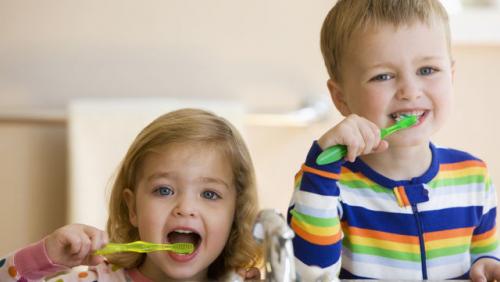 أفضل طرق للحفاظ على أسنان الاطفال