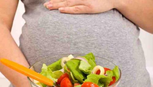 ١٣ طعام مهم في غذاء الحامل