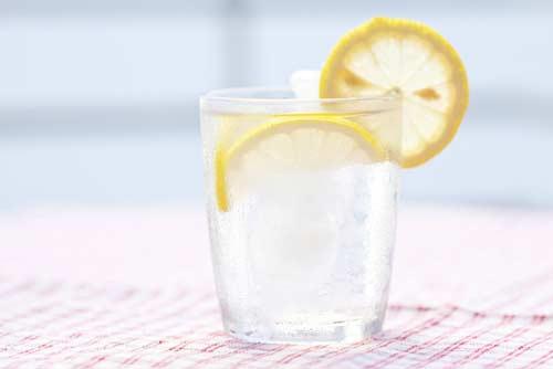 ما هي اهم فوائد عصير الليمون الصحية ؟