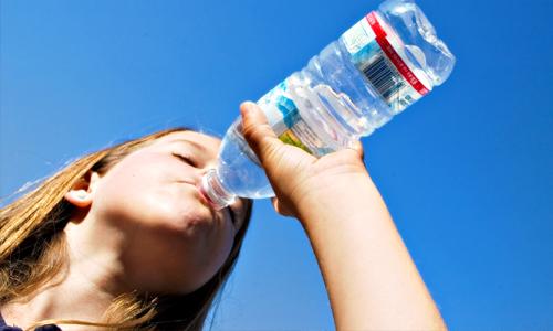ما هي فوائد الماء للجسم ؟