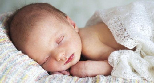 كل شيء عن نوم المولود الجديد المشاكل والحلول
