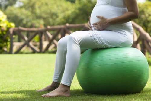 مميزات وأضرار الرياضة للحامل خلال اشهر الحمل