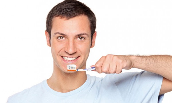 وصفات طبيعية تساعد فى تبيض الاسنان