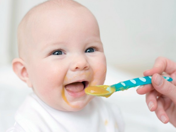 كيفية تغذية الطفل الرضيع ؟