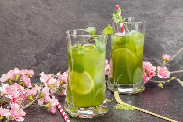أفضل وصفات للتخسيس وحرق الدهون مشروب الليمون والشاي الأخضر