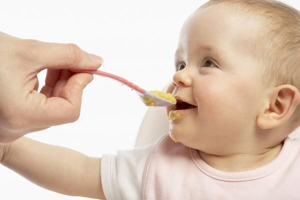 أفضل الاطعمة التي يجب ان يتناولها الطفل الرضيع والأطعمة التي يجب تجنبها 2