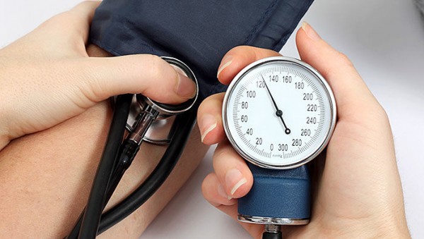 ما هي علامات واعراض ارتفاع ضغط الدم؟