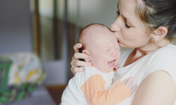 افضل الطرق لتهدئة بكاء الطفل الرضيع