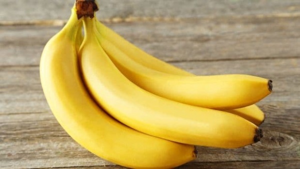 كيف يمكنك استخدام ماسك الموز للشعر للحصول على شعر لامع