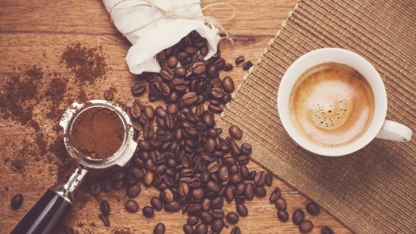 هل شرب القهوة والمشروبات التى بها كافيين تمنع امتصاص الحديد ؟