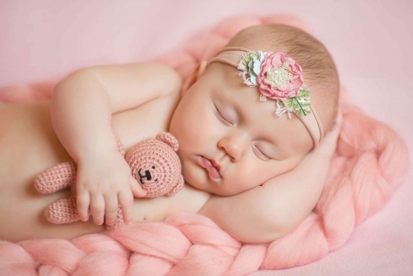 هل ترغبين فى نوم الطفل الرضيع طوال الليل ؟