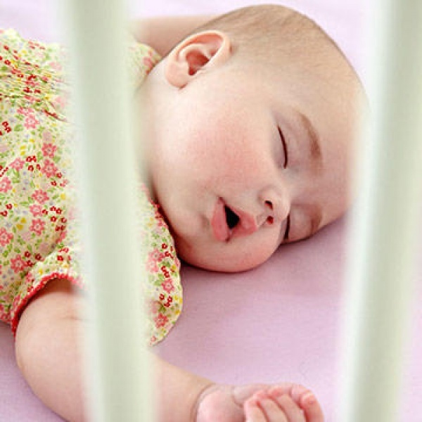 نوم الرضيع من الشهر الاول الى الشهر الثالث